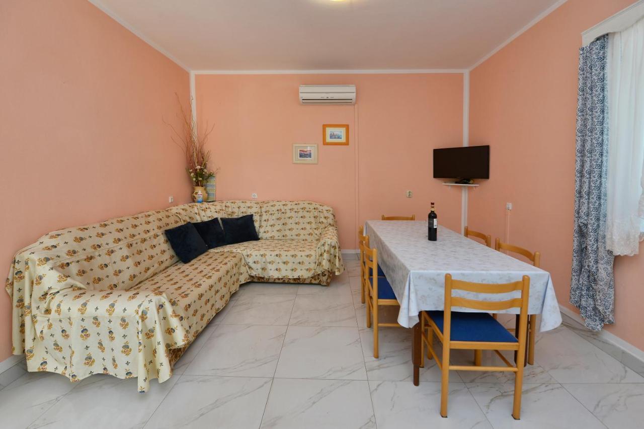Apartments Ella Porec Exterior photo