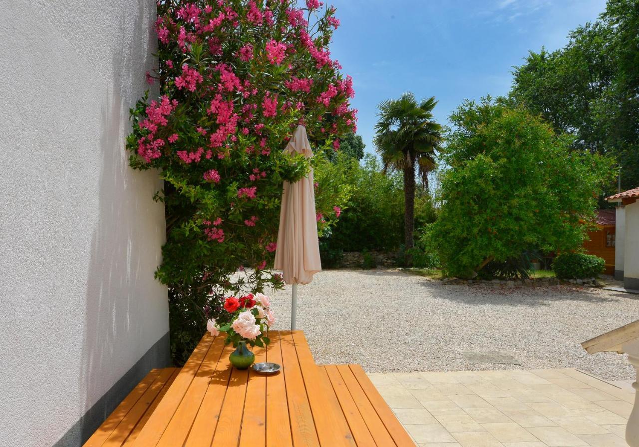 Apartments Ella Porec Exterior photo