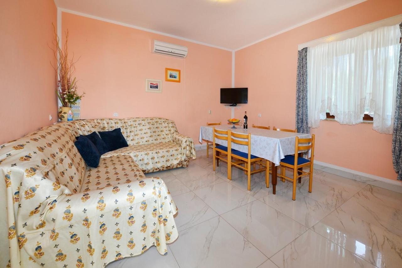 Apartments Ella Porec Exterior photo