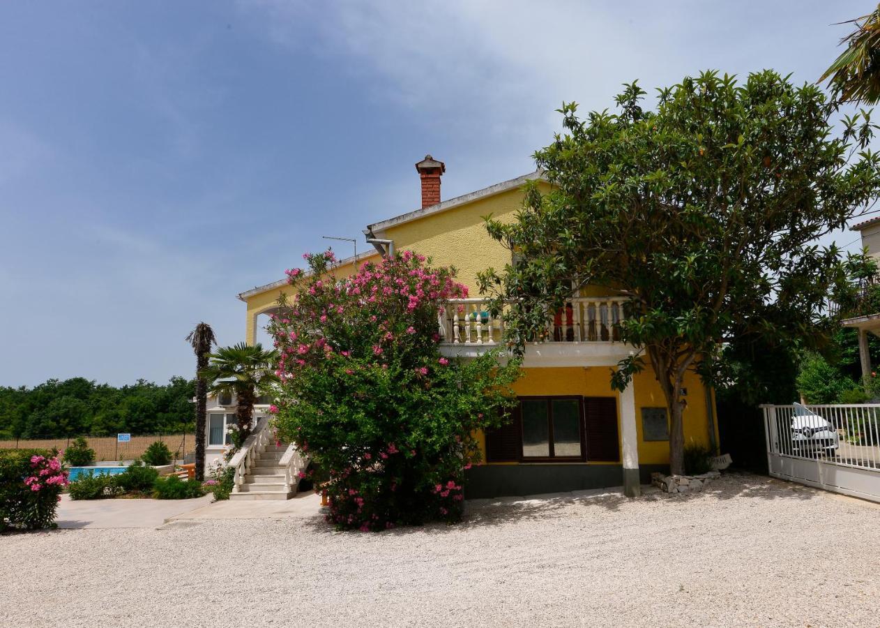 Apartments Ella Porec Exterior photo