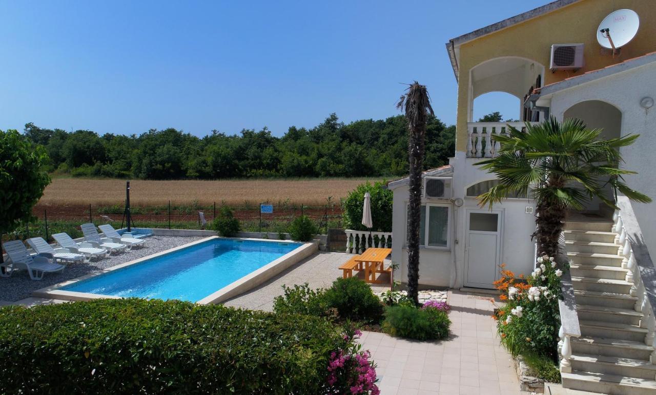 Apartments Ella Porec Exterior photo