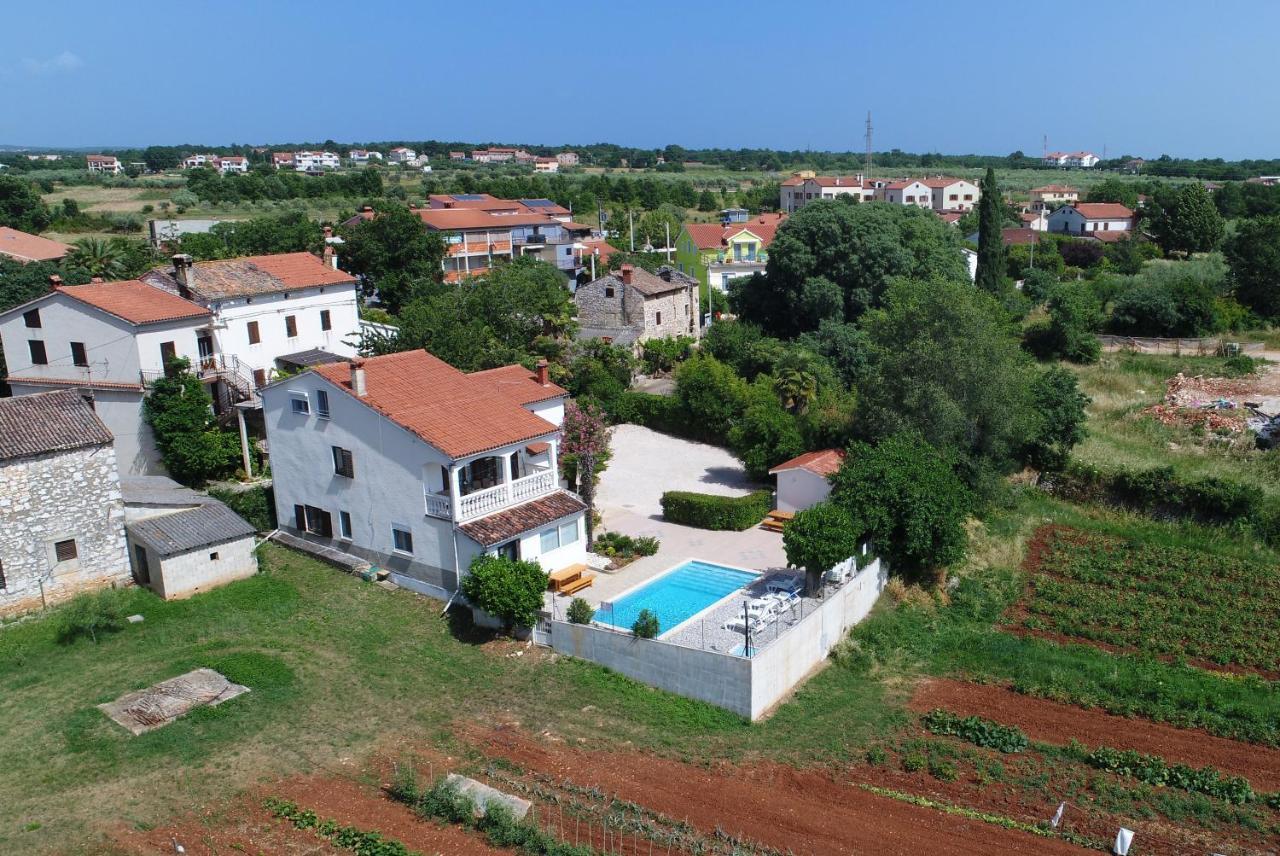 Apartments Ella Porec Exterior photo