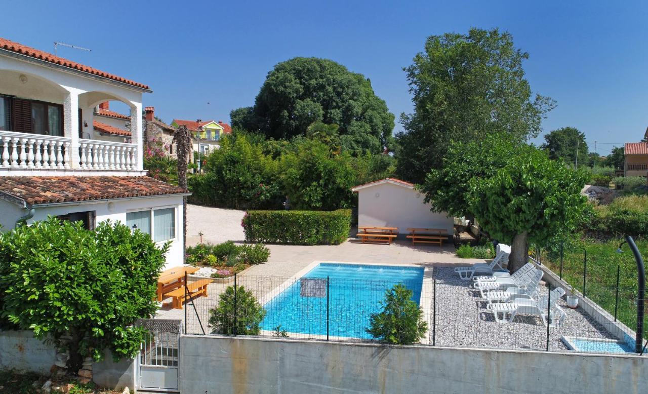 Apartments Ella Porec Exterior photo