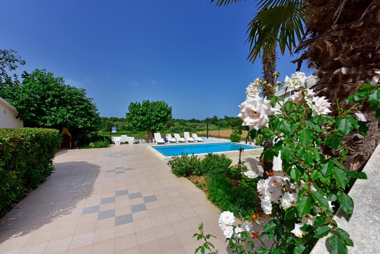 Apartments Ella Porec Exterior photo