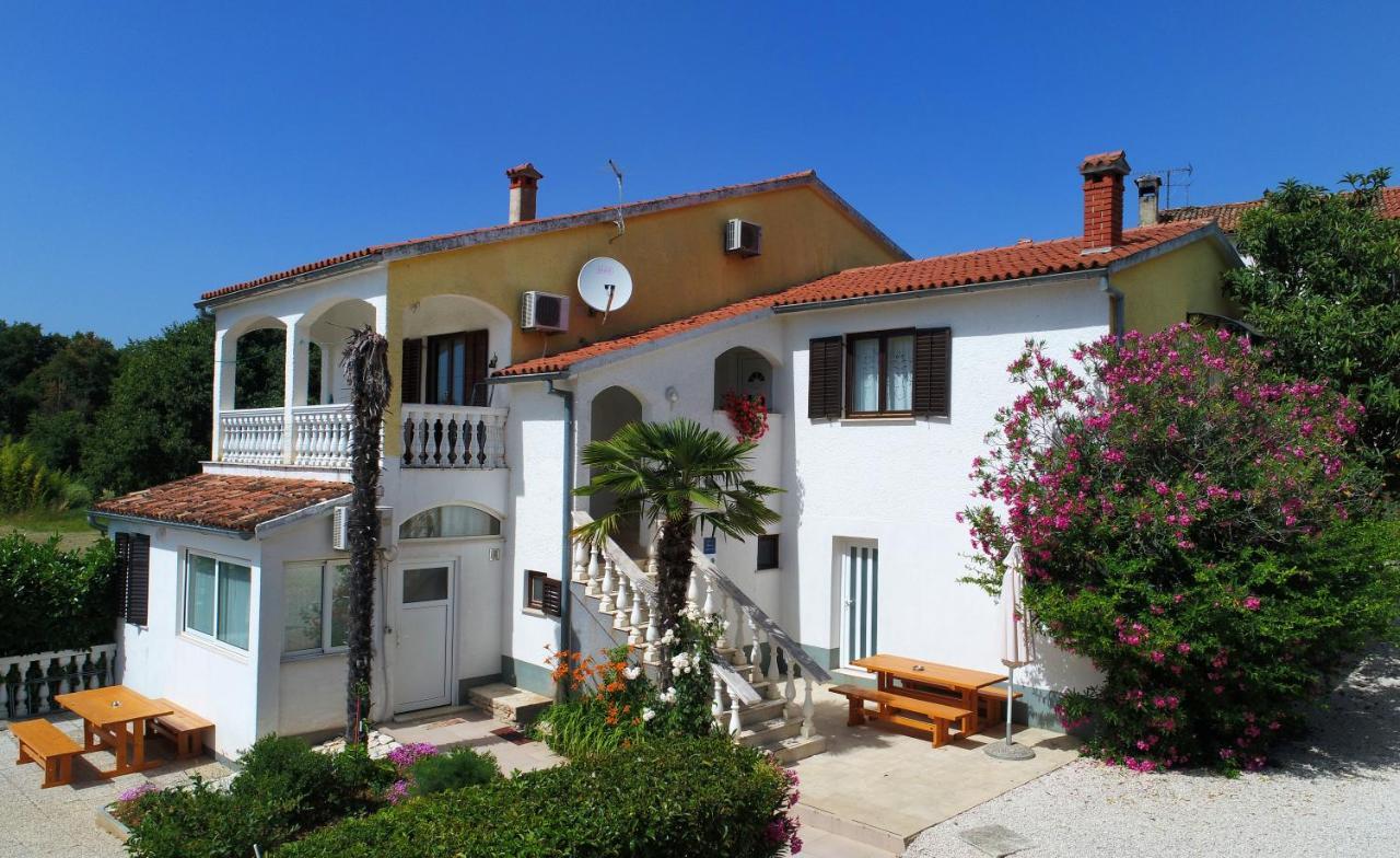 Apartments Ella Porec Exterior photo