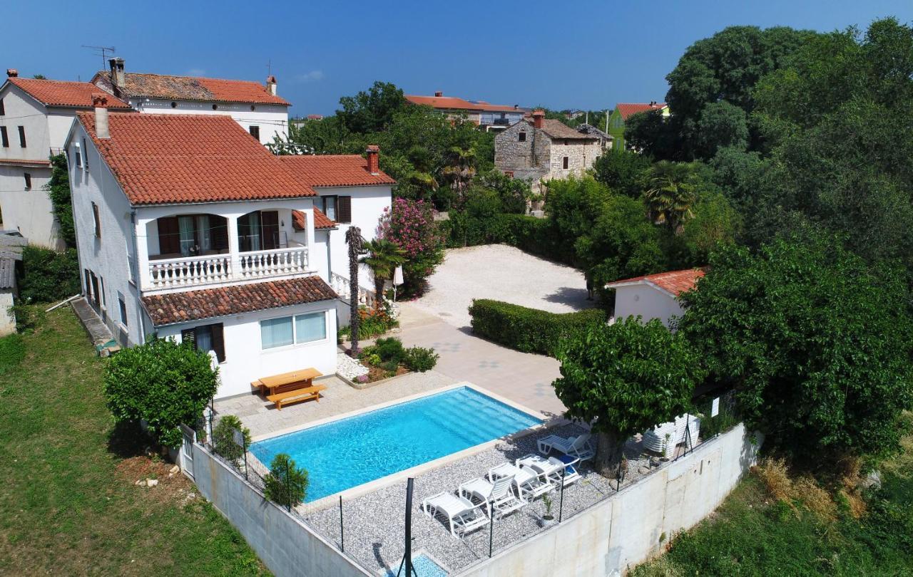 Apartments Ella Porec Exterior photo