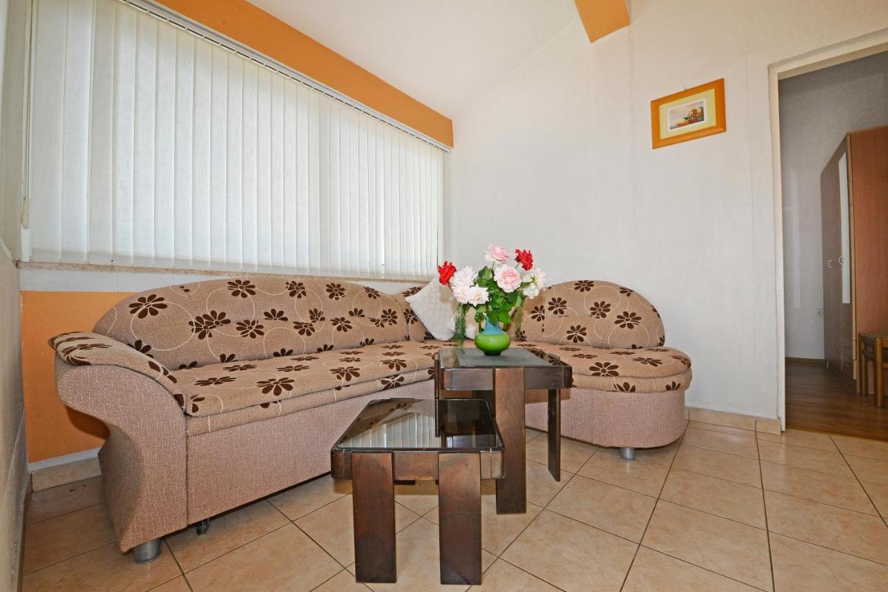 Apartments Ella Porec Exterior photo
