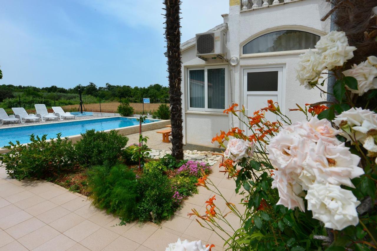 Apartments Ella Porec Exterior photo